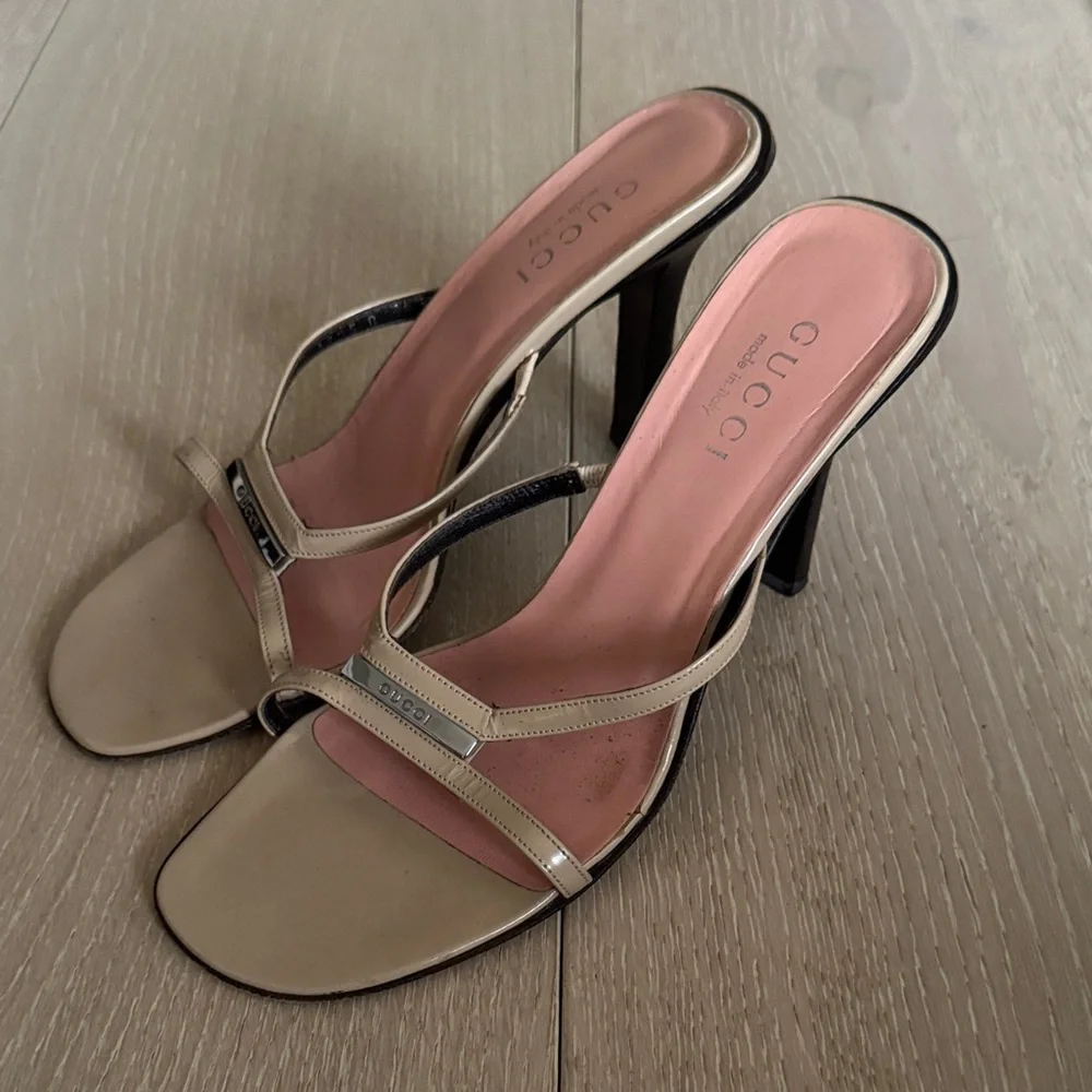 Gucci Beige Leather Double-Strap Slide Sandals with Pink Insole - Picture 2 of 8